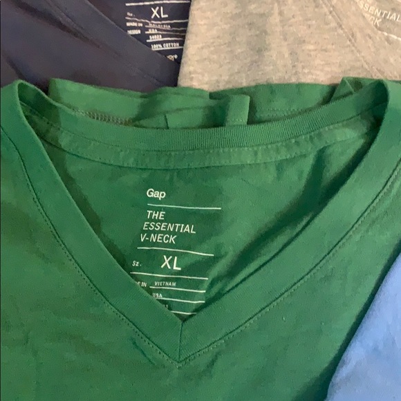 Gap cotton v neck t shirts. Bundle of 5. Like new - Picture 3 of 6